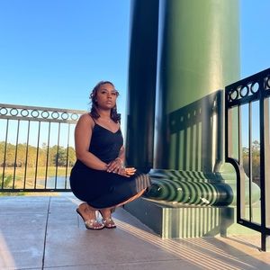 Meet your Posher, Adelaida